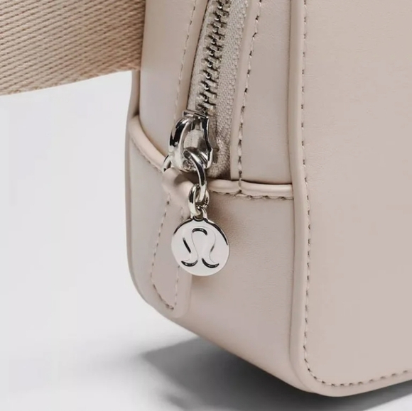 Lululemon Everywhere Belt Bag*leather Alternative* Cashew and Silver - Picture 4 of 6